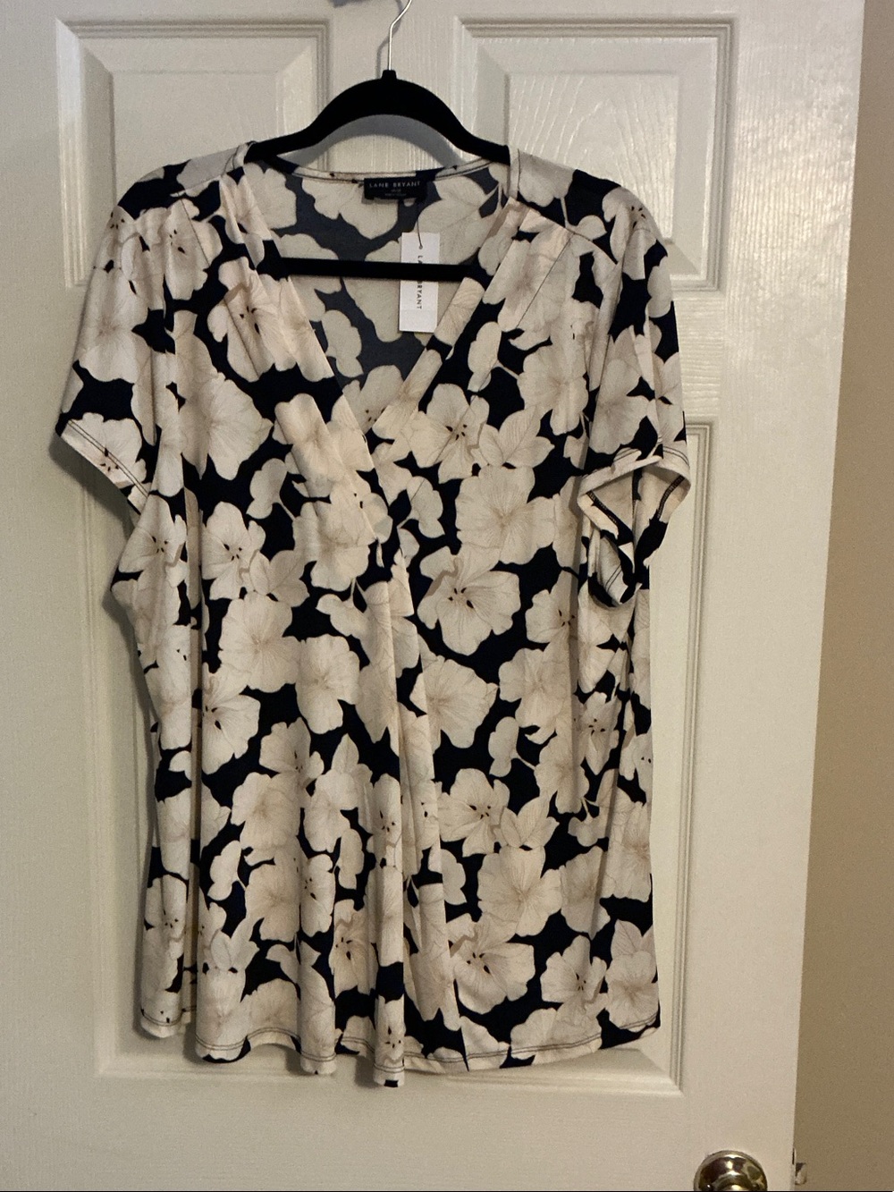 Lane Bryant Black and Cream Floral V-Neck Short Sleeve Top